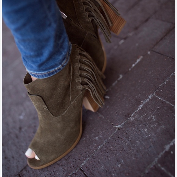 Marc Fisher Suede Leather Onita Fringe Peep Toe Booties Sage Green Size 7 - Picture 1 of 7
